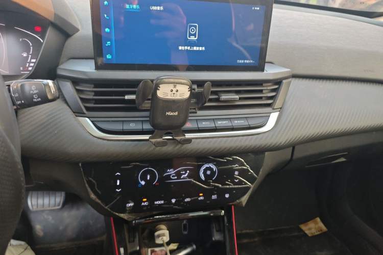 Used Dongfeng Aeolus Yixuan GS 2021 230T Automatic Star-Chasing Edition Audio And AC Panel