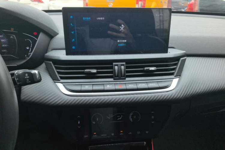 Used Dongfeng Aeolus Yixuan GS 2021 230T Automatic Star-Chasing Edition Audio And AC Panel