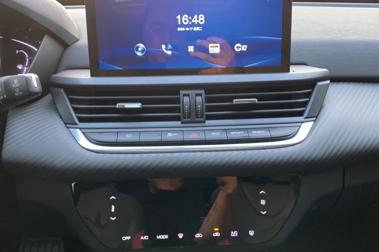 Used Dongfeng Aeolus Yixuan GS 2021 230T Automatic Star-Chasing Warrior Edition Audio And AC Panel