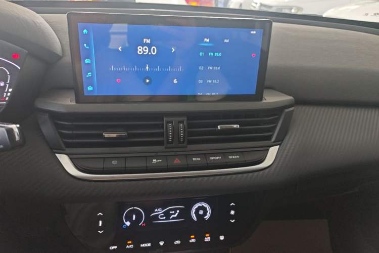 Used Dongfeng Aeolus Yixuan GS 2021 230T Automatic Star-Chasing Edition Audio And AC Panel