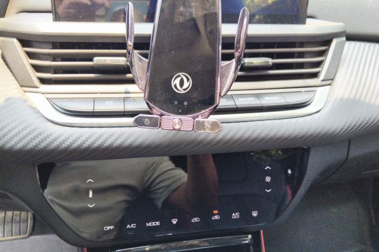 Used Dongfeng Aeolus Yixuan GS 2021 230T Automatic Star-Chasing Edition Audio And AC Panel