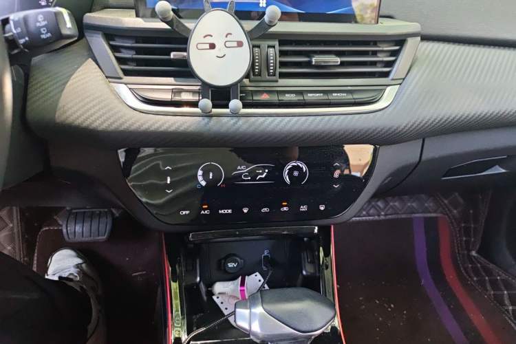 Used Dongfeng Aeolus Yixuan GS 2021 230T Automatic Star-Chasing Edition Audio And AC Panel