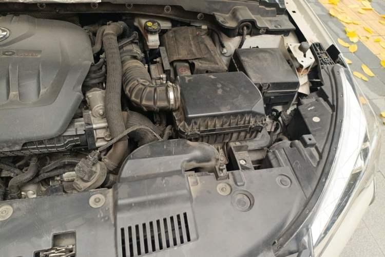 Used Dongfeng Aeolus Yixuan GS 2021 230T Automatic Star-Chasing Edition Engine Bay Left