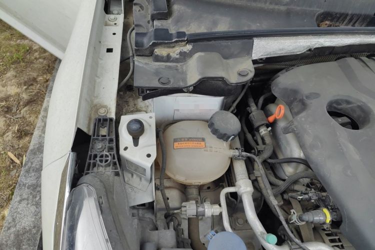 Used Dongfeng Aeolus Yixuan GS 2021 230T Automatic Star-Chasing Edition Engine Bay Right