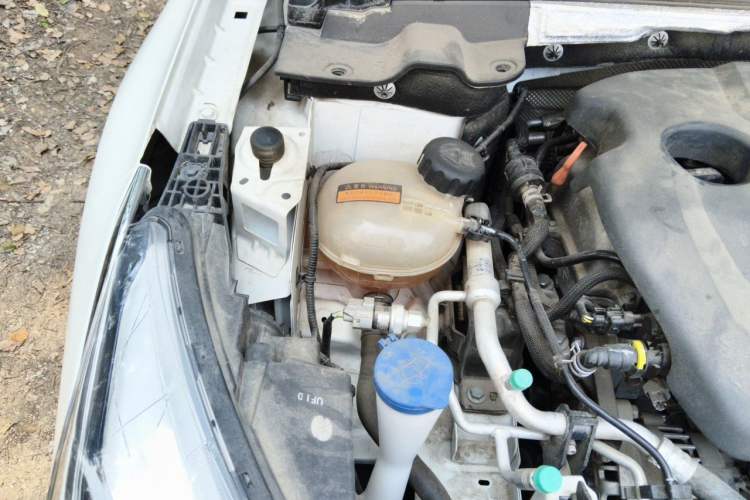 Used Dongfeng Aeolus Yixuan GS 2021 230T Automatic Star-Chasing Edition Engine Bay Right