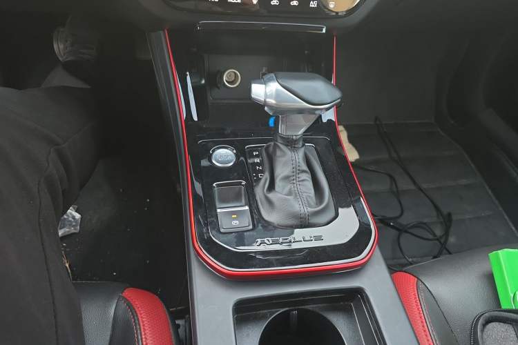 Used Dongfeng Aeolus Yixuan GS 2021 230T Automatic Star-Chasing Edition Gear Lever