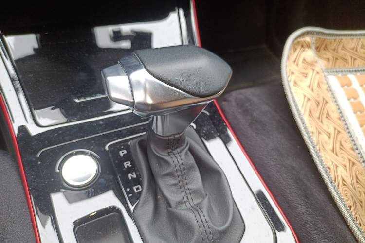 Used Dongfeng Aeolus Yixuan GS 2021 230T Automatic Chasing the Moon Edition Gear Lever