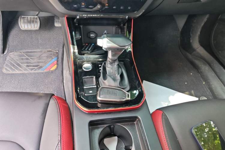 Used Dongfeng Aeolus Yixuan GS 2021 230T Automatic Star-Chasing Edition Gear Lever
