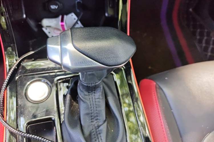 Used Dongfeng Aeolus Yixuan GS 2021 230T Automatic Star-Chasing Edition Gear Lever