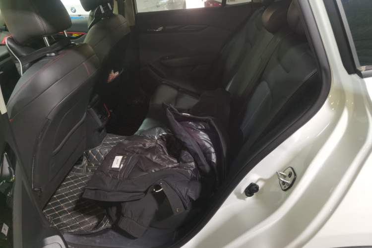 Used Dongfeng Aeolus Yixuan GS 2021 230T Automatic Star-Chasing Edition Left Rear Seat