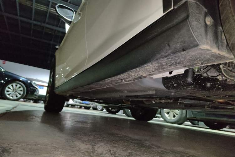Used Dongfeng Aeolus Yixuan GS 2021 230T Automatic Star-Chasing Edition Left Side Sill