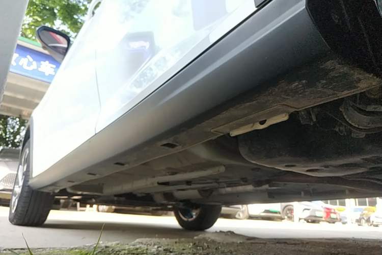 Used Dongfeng Aeolus Yixuan GS 2021 230T Automatic Star-Chasing Edition Left Side Sill