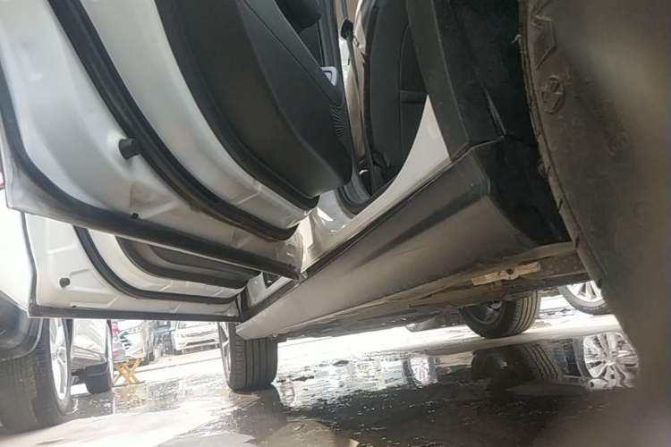 Used Dongfeng Aeolus Yixuan GS 2021 230T Automatic Star-Chasing Edition Left Side Sill