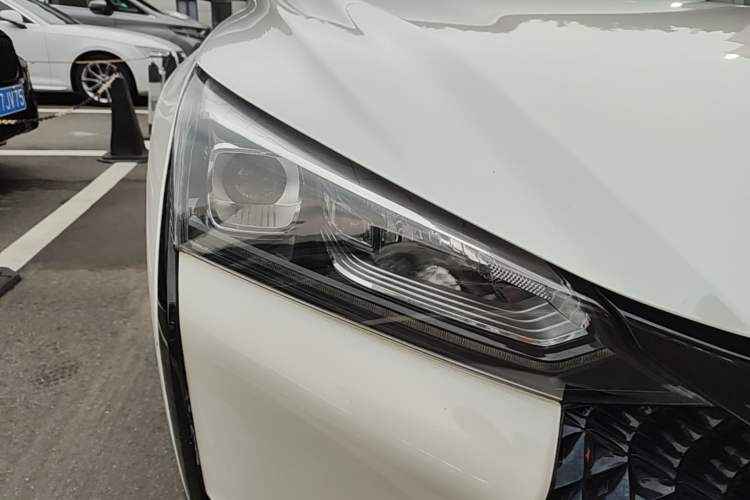 Used Dongfeng Aeolus Yixuan GS 2021 230T Automatic Star-Chasing Edition Right Front Headlight