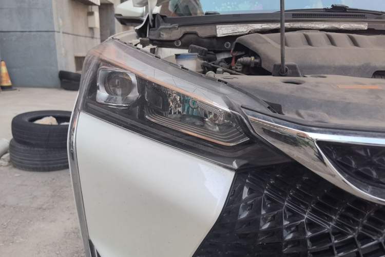 Used Dongfeng Aeolus Yixuan GS 2021 230T Automatic Star-Chasing Edition Right Front Headlight