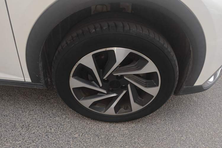 Used Dongfeng Aeolus Yixuan GS 2021 230T Automatic Star-Chasing Edition Right Front Wheel Hub