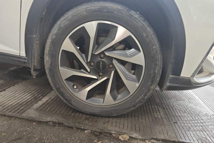 Used Dongfeng Aeolus Yixuan GS 2021 230T Automatic Star-Chasing Edition Right Front Wheel Hub