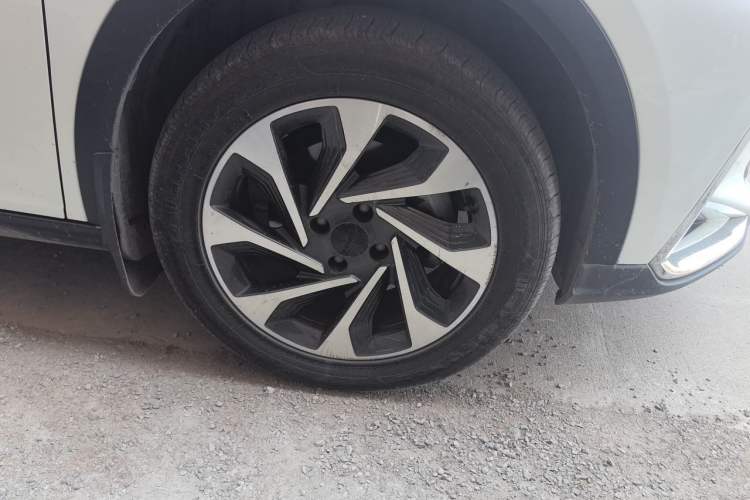 Used Dongfeng Aeolus Yixuan GS 2021 230T Automatic Star-Chasing Edition Right Front Wheel Hub