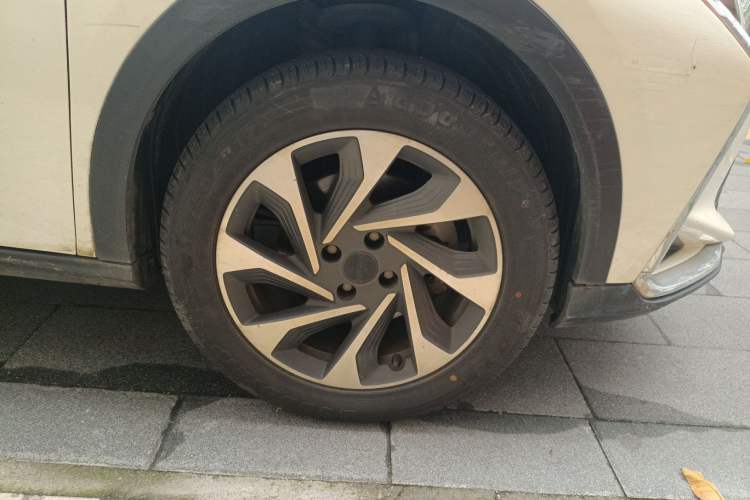 Used Dongfeng Aeolus Yixuan GS 2021 230T Automatic Star-Chasing Edition Right Front Wheel Hub