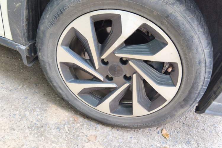 Used Dongfeng Aeolus Yixuan GS 2021 230T Automatic Star-Chasing Edition Right Front Wheel Hub