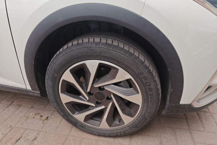 Used Dongfeng Aeolus Yixuan GS 2021 230T Automatic Star-Chasing Edition Right Front Wheel Hub