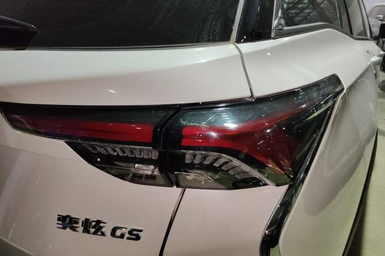 Used Dongfeng Aeolus Yixuan GS 2021 230T Automatic Star-Chasing Edition Right Rear Taillight
