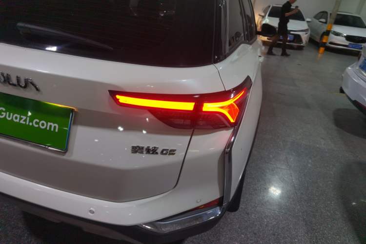 Used Dongfeng Aeolus Yixuan GS 2021 230T Automatic Star-Chasing Edition Right Rear Taillight