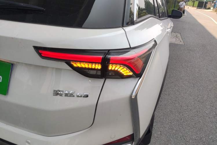 Used Dongfeng Aeolus Yixuan GS 2021 230T Automatic Star-Chasing Edition Right Rear Taillight