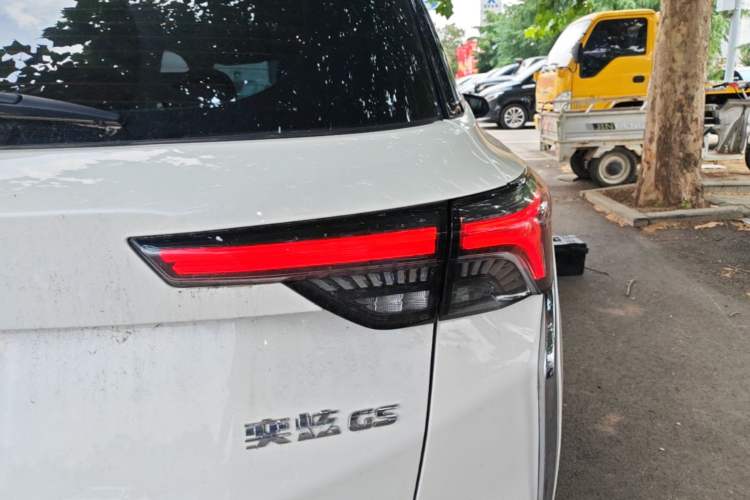 Used Dongfeng Aeolus Yixuan GS 2021 230T Automatic Star-Chasing Edition Right Rear Taillight