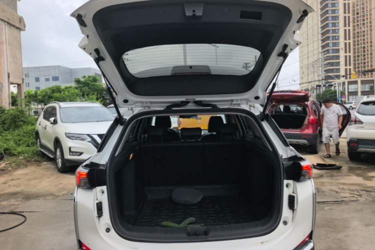 Used Dongfeng Aeolus Yixuan GS 2021 230T Automatic Star-Chasing Edition Trunk