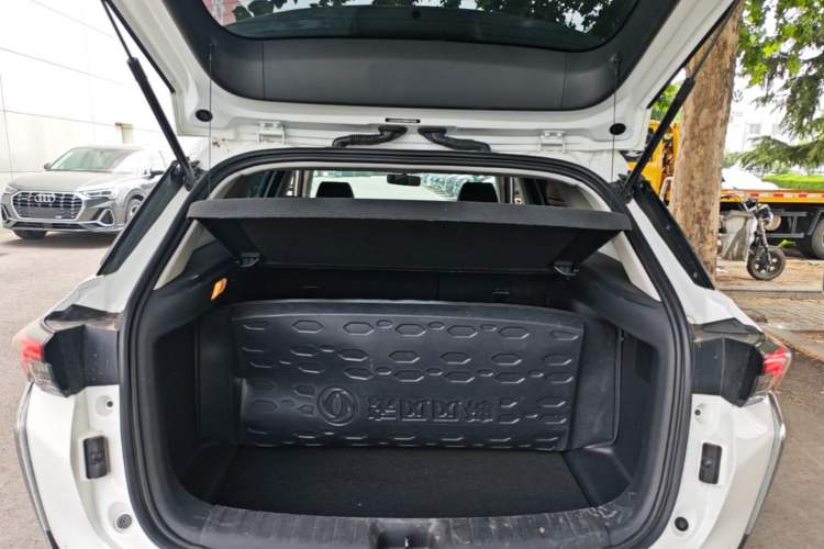 Used Dongfeng Aeolus Yixuan GS 2021 230T Automatic Star-Chasing Edition Trunk