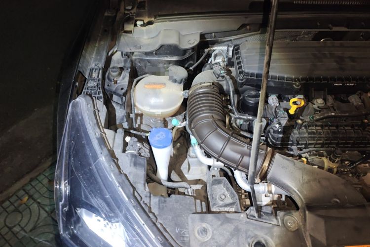 Used Dongfeng Aeolus Yixuan GS 2023 Mach Edition 1.5T Automatic LeKu Version Engine Bay Right