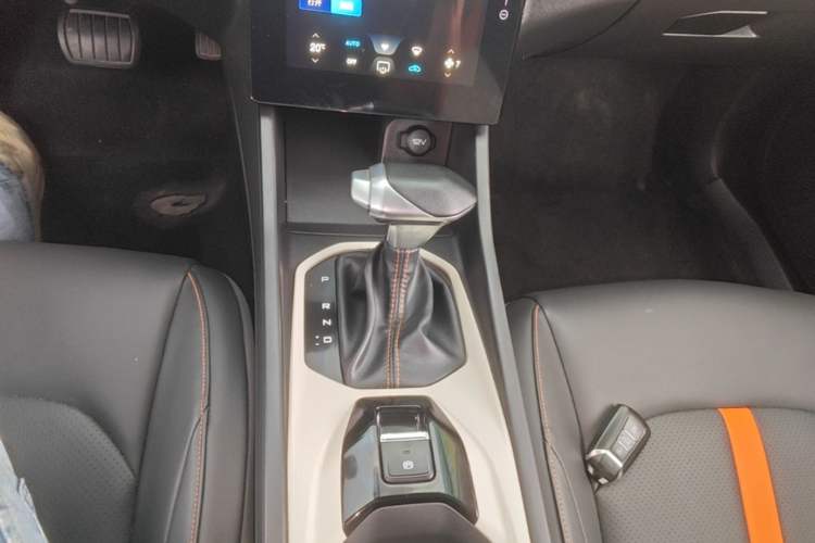 Used Dongfeng Aeolus Yixuan GS 2023 Mach Edition 1.5L Automatic Wealth Creation Version Gear Lever
