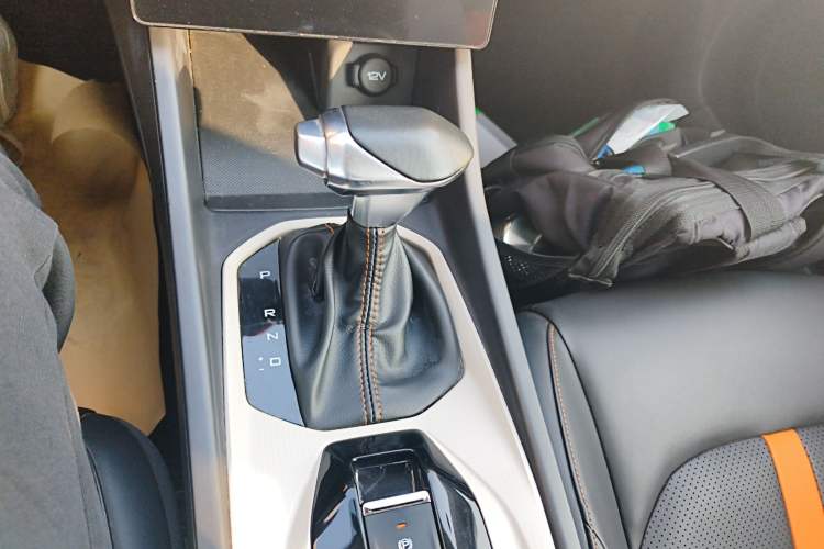 Used Dongfeng Aeolus Yixuan GS 2023 Mach Edition 1.5L Automatic Wealth Creation Version Gear Lever