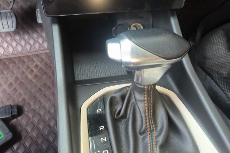 Used Dongfeng Aeolus Yixuan GS 2023 Mach Edition 1.5L Automatic Wealth Creation Version Gear Lever