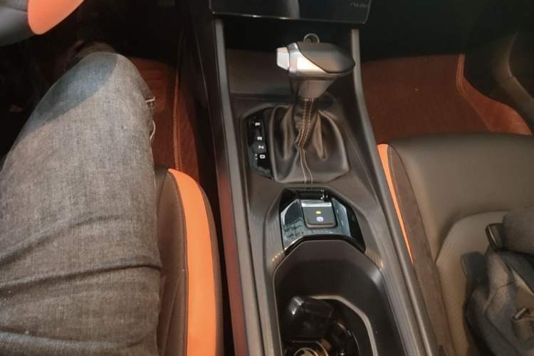 Used Dongfeng Aeolus Yixuan GS 2023 Mach Edition 1.5T Automatic LeKu Version Gear Lever