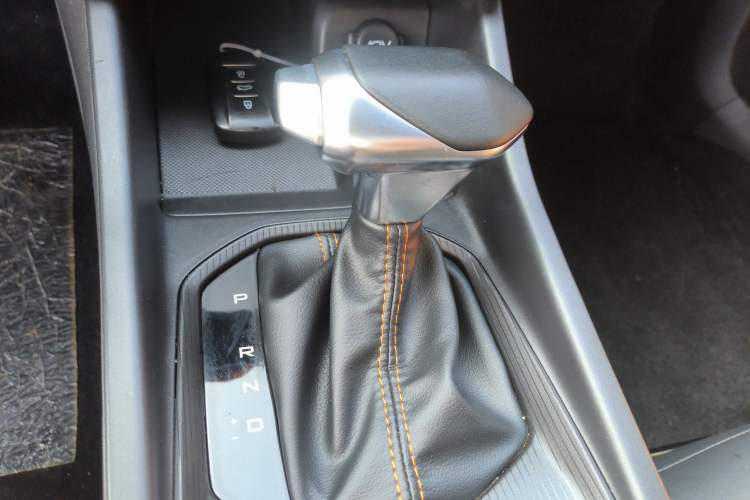 Used Dongfeng Aeolus Yixuan GS 2023 Mach Edition 1.5T Automatic LeKu Version Gear Lever