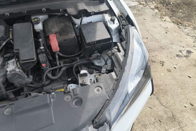 Used Dongfeng Aeolus Yixuan GS 2023 Mach Edition 1.5L Automatic Wealth Creation Version Engine Bay Left