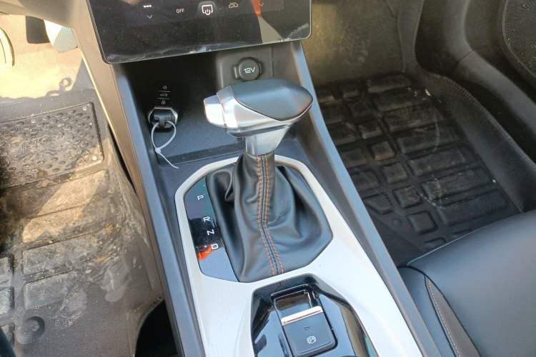 Used Dongfeng Aeolus Yixuan GS 2023 Mach Edition 1.5L Automatic Wealth Creation Version Gear Lever