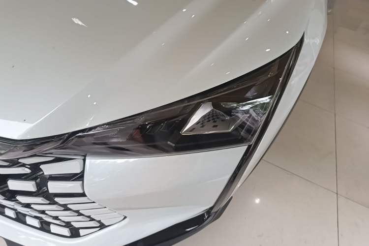Used Dongfeng Aeolus Yixuan GS 2023 Mach Edition 1.5L Automatic Wealth Creation Version Left Front Headlight