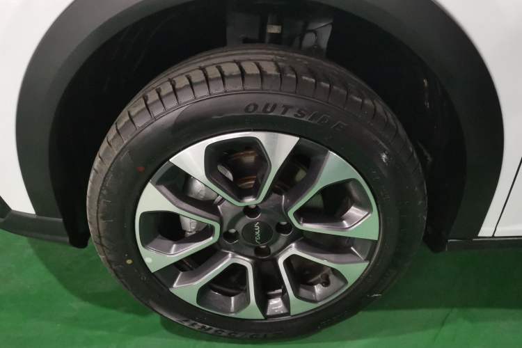 Used Dongfeng Aeolus Yixuan GS 2023 Mach Edition 1.5L Automatic Wealth Creation Version Left Front Wheel Hub