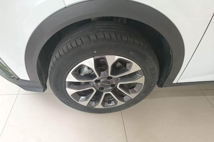 Used Dongfeng Aeolus Yixuan GS 2023 Mach Edition 1.5L Automatic Wealth Creation Version Left Front Wheel Hub