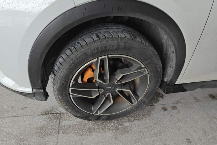 Used Dongfeng Aeolus Yixuan GS 2023 Mach Edition 1.5T Automatic LeKu Version Left Front Wheel Hub