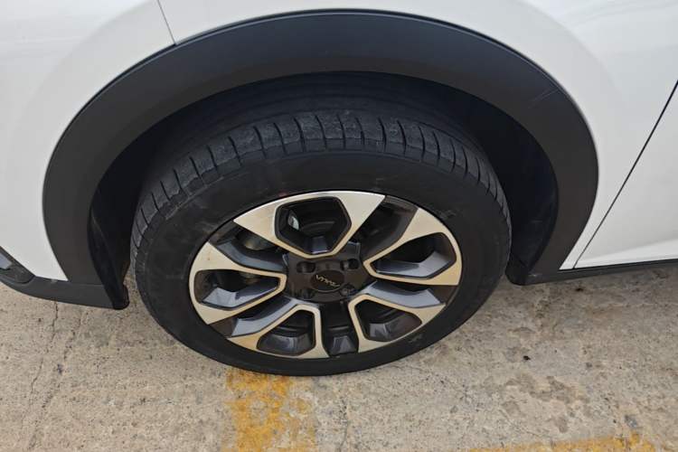 Used Dongfeng Aeolus Yixuan GS 2023 Mach Edition 1.5L Automatic Wealth Creation Version Left Front Wheel Hub