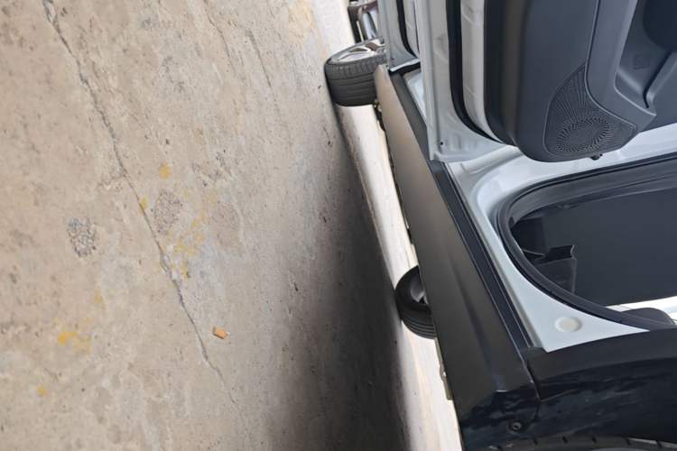 Used Dongfeng Aeolus Yixuan GS 2023 Mach Edition 1.5L Automatic Wealth Creation Version Left Side Sill