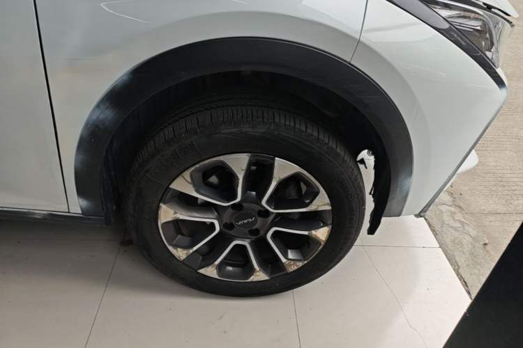 Used Dongfeng Aeolus Yixuan GS 2023 Mach Edition 1.5L Automatic Wealth Creation Version Right Front Wheel Hub