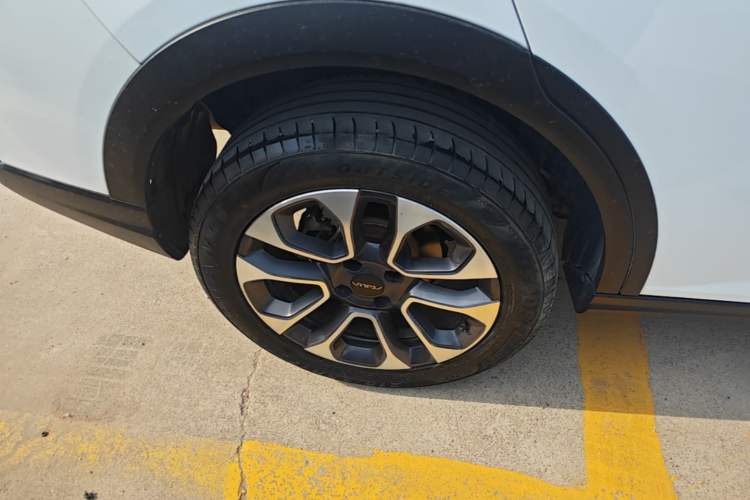 Used Dongfeng Aeolus Yixuan GS 2023 Mach Edition 1.5L Automatic Wealth Creation Version Right Rear Wheel Hub