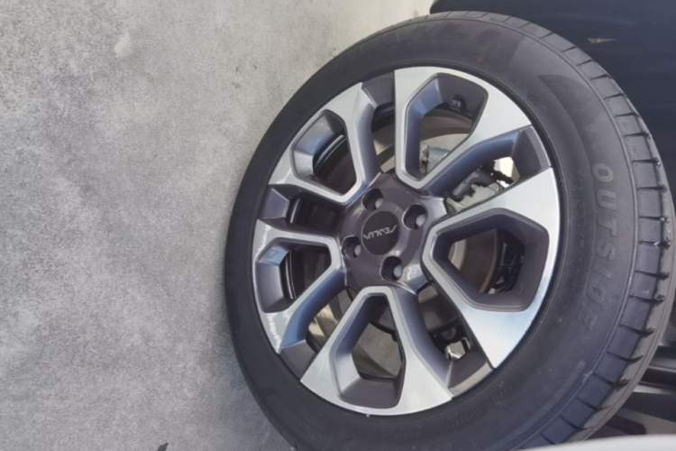 Used Dongfeng Aeolus Yixuan GS 2023 Mach Edition 1.5L Automatic Wealth Creation Version Right Rear Wheel Hub
