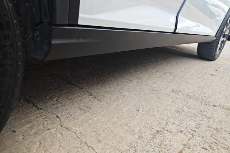 Used Dongfeng Aeolus Yixuan GS 2023 Mach Edition 1.5L Automatic Wealth Creation Version Right Side Sill