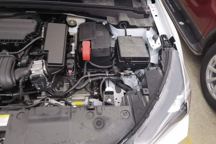 Used Dongfeng Aeolus Yixuan GS 2024 Mach Edition 1.5L Automatic Starry Version Engine Bay Left